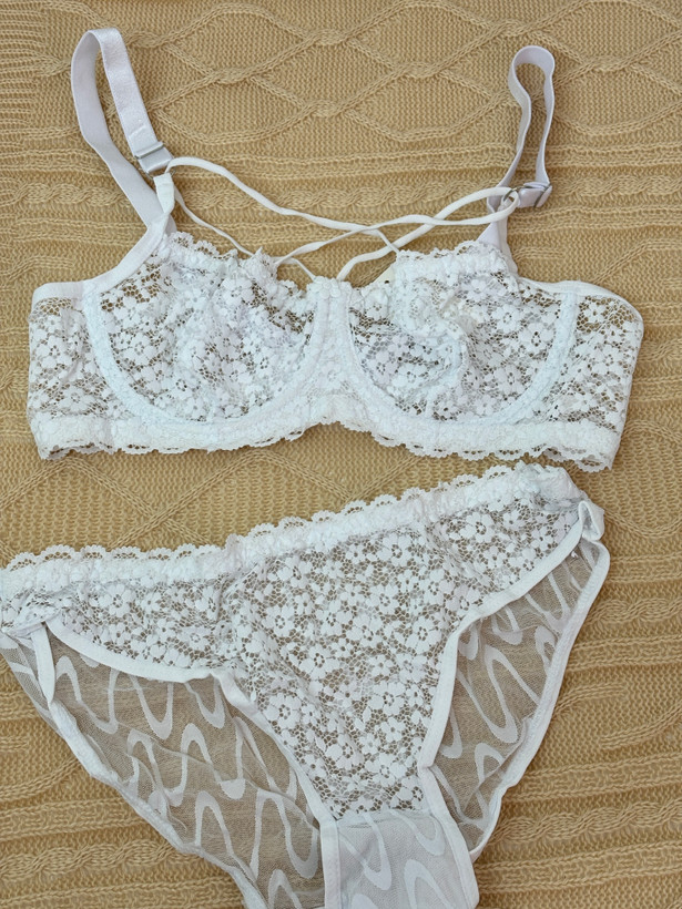 ست شورت و سوتین فنردار تور رنگ سفید