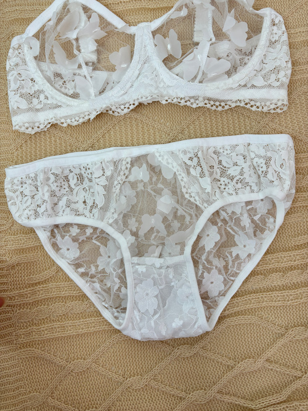 ست شورت و سوتین فنردار سفید